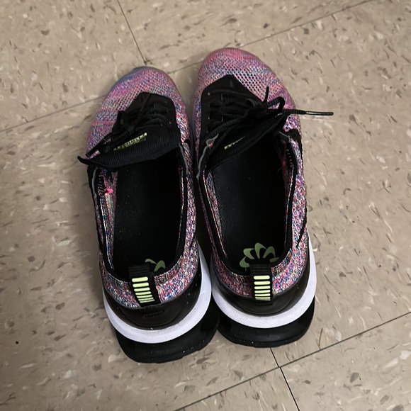 Air Max Flyknit Racer - Picture 2 of 4